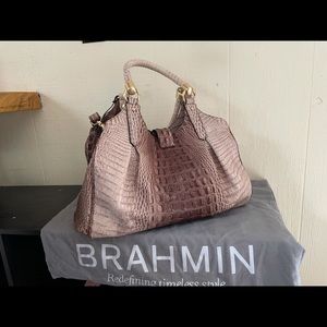 Beautiful barley used bag. Comes with cover bag and tote bag.